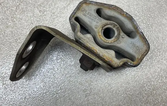 Opel Insignia B Muffler mount bracket/holder 13229781