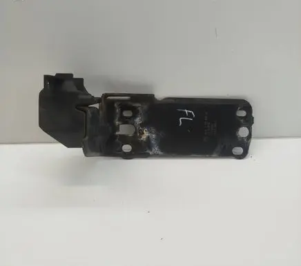 BMW 3 E92 E93 Radiator mount bracket 7117811
