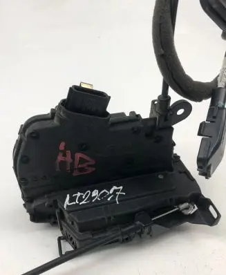 Renault Captur Rear door lock 805027072R