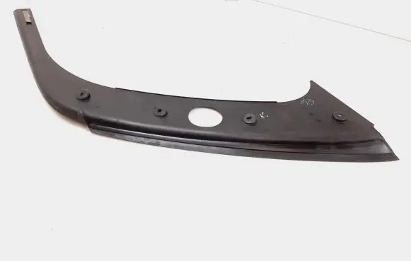 Mercedes-Benz GL X164 Rear side glass trim A1646700387