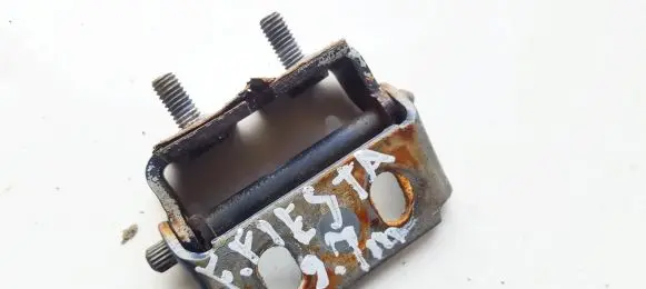 Tailgate/trunk/boot hinge