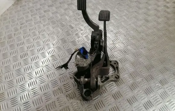 Volvo V70 Pedal assembly 6PV009220