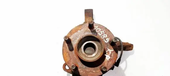 Nissan Almera Tino Front wheel hub 