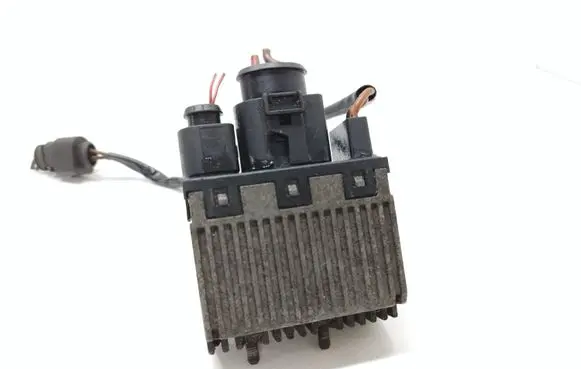 Audi A4 S4 B7 8E 8H Coolant fan relay 4B0971955