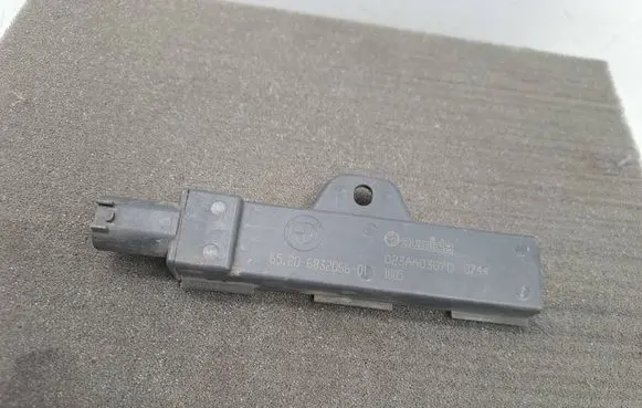 BMW X5 G05 Keyless system antenna 6832066