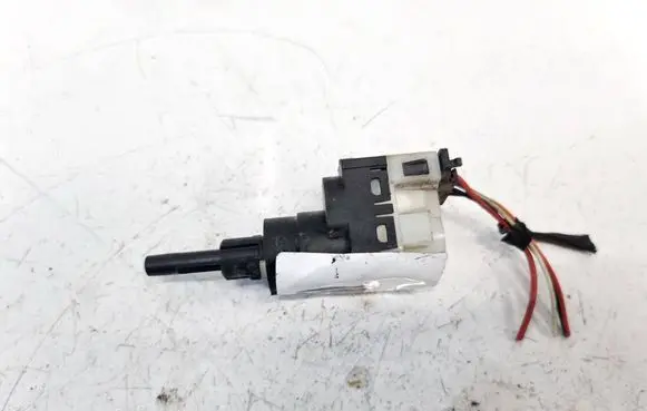Volkswagen Touran I Brake pedal sensor switch