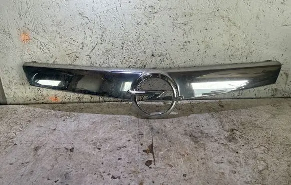 Opel Meriva B Front bumper upper radiator grill 13267726