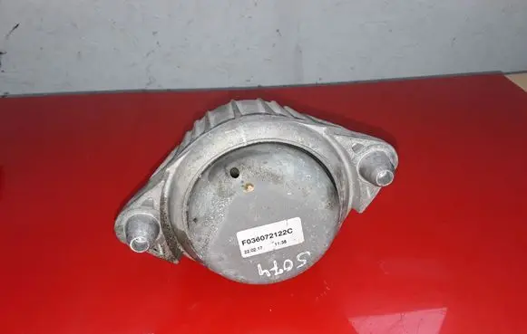 Mercedes-Benz E W212 Engine mount bracket F036072122C