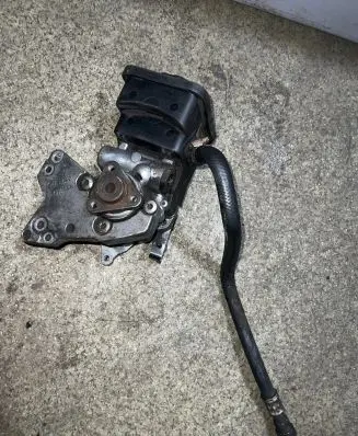 BMW 5 E39 Power steering pump 2247556