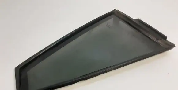 Toyota RAV 4 (XA40) Rear vent window glass 681890R030