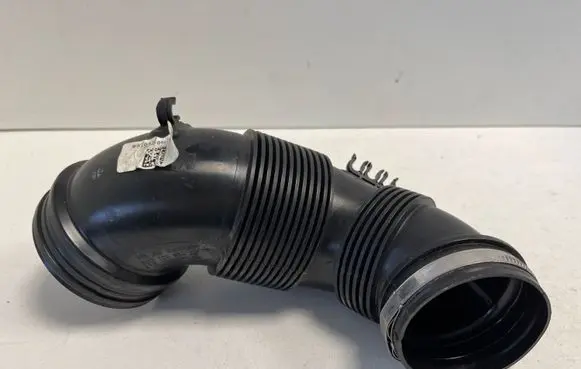 Skoda Superb B8 (3V) Turbo air intake inlet pipe/hose 5Q0129654 8446481
