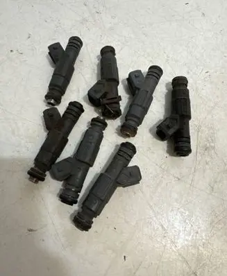 BMW 5 E39 Fuel injector 1707843