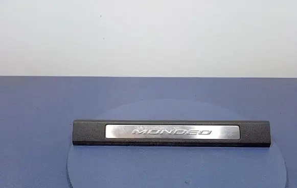 Foot area side trim