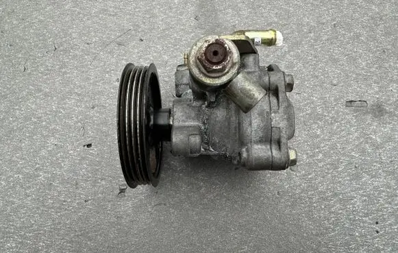 Mitsubishi Pajero Power steering pump MR151773 MR267662