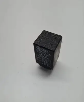 Volkswagen Transporter - Caravelle T4 Window wiper relay 321955531A