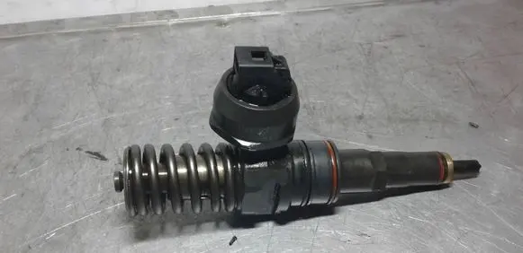 Volkswagen Golf IV Fuel injector 038130073AJ 0434720037