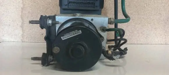 Citroen C5 ABS Pump 00008715C0
