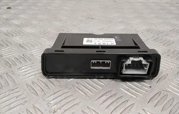 Tesla Model S Hand brake control module 100761800J