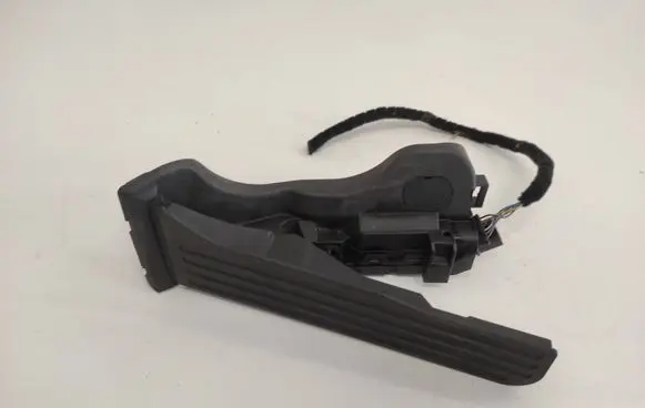 Volkswagen Golf V Accelerator throttle pedal 1K1721503L 00860000