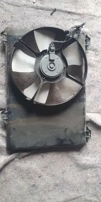 Suzuki Swift I Radiator cooling fan shroud