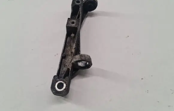 Skoda Octavia Mk2 (1Z) Engine mounting bracket 06A129723Q