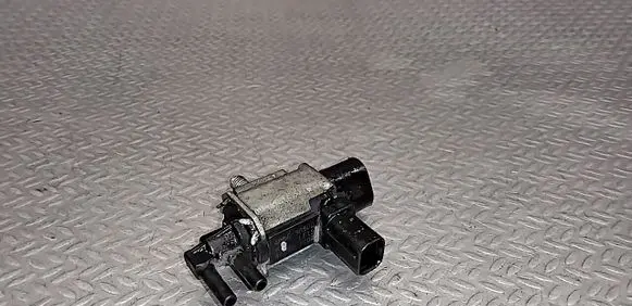 Volvo C30 Turbo solenoid valve 4M5G9A500