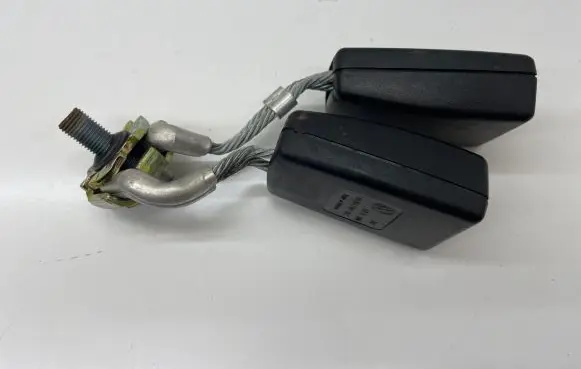 Volkswagen Jetta V Middle seatbelt buckle (rear) 1K0857739F