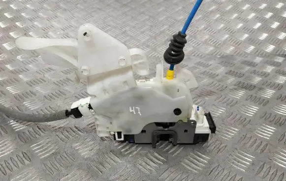 Mercedes-Benz E W212 Front door lock A0997200435