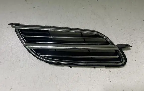 Nissan Almera Tino Front bumper upper radiator grill 62320