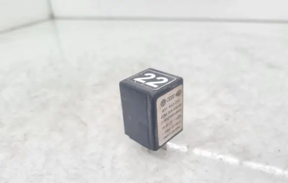Volkswagen PASSAT B4 Other relay 431953231