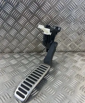 Volkswagen Touareg II Accelerator throttle pedal 7L0723507E