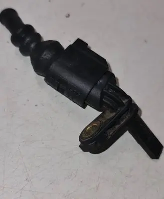 Volkswagen Caddy Rear ABS sensor wiring 8E0973702