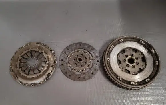 Renault Kangoo II Clutch set kit 302058286R