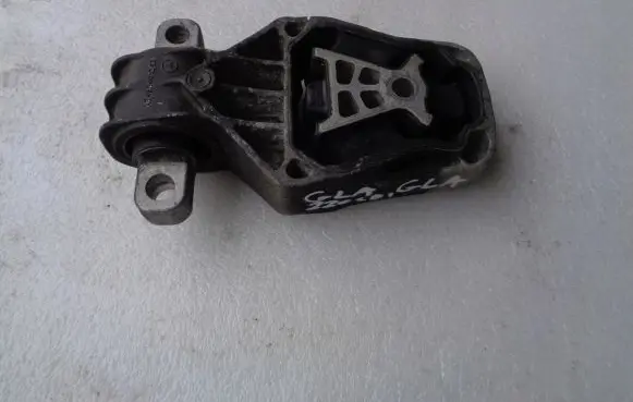 Mercedes-Benz GLA W156 Engine mount bracket A2462401209