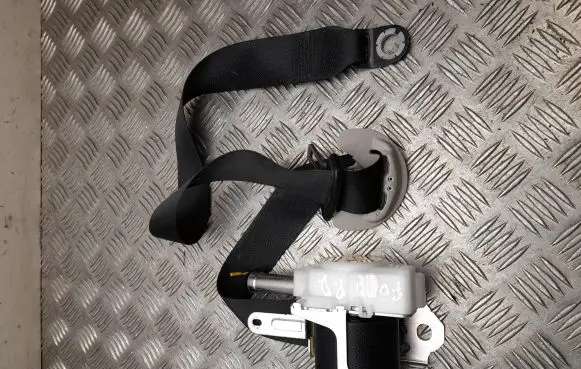 Toyota RAV 4 (XA40) Front seatbelt 7X7350P