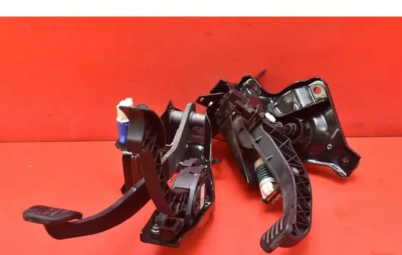 Ford Mondeo MK IV Accelerator throttle pedal 7G9N2D094NB