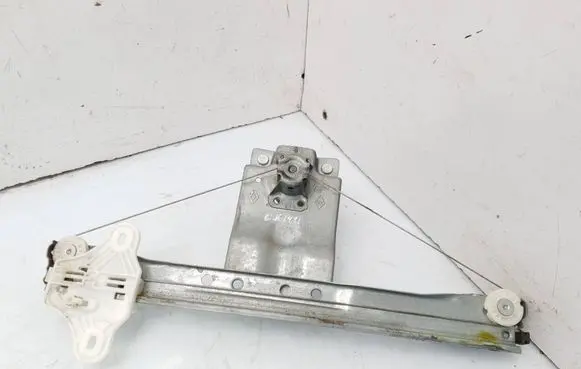 Renault Clio IV Rear door manual window regulator 827013204R