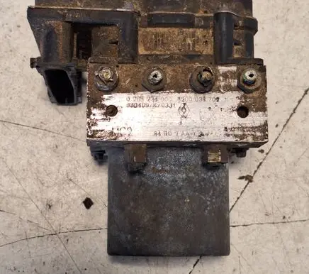 Renault Megane II ABS Pump 84B02AA 0265234000 8200038702