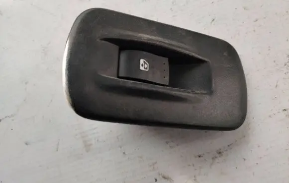 Renault Trafic I Electric window control switch 8200011870 91165802