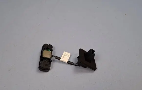 Opel Insignia A Tailgate opening switch 13422268