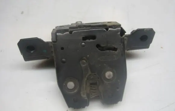 Opel Mokka X Rear door lock 13508110