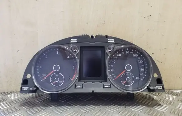 Volkswagen PASSAT CC Speedometer (instrument cluster) 3C8920970S