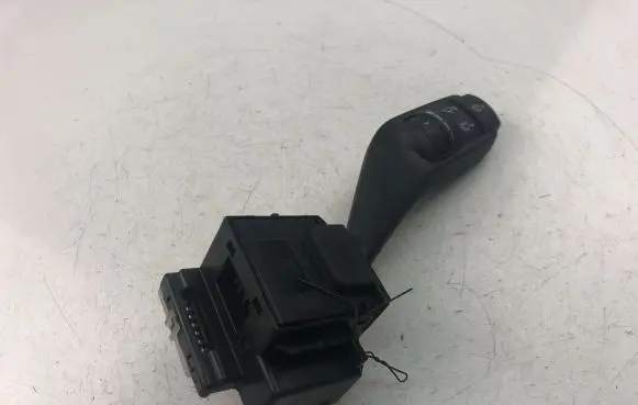 Ford Focus Indicator stalk 17D940