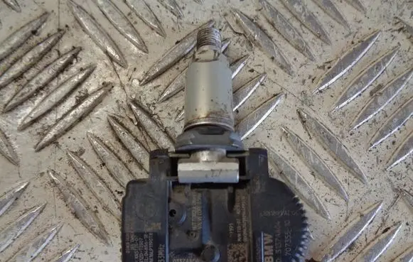BMW 1 F20 F21 Tire pressure sensor 6881891