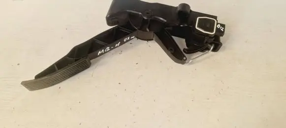 Mercedes-Benz A W169 Accelerator throttle pedal A1693000304 000628 211004