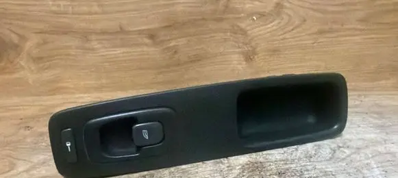 Volvo V70 Electric window control switch 8682950