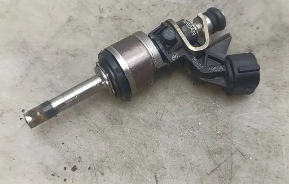 Nissan Qashqai J12 Fuel injector 166006RC0A 0261500748