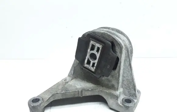 Volvo S60 Engine mount bracket