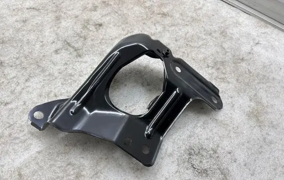 Tesla Model Y Juniper Fender mounting bracket 203246900B 30525