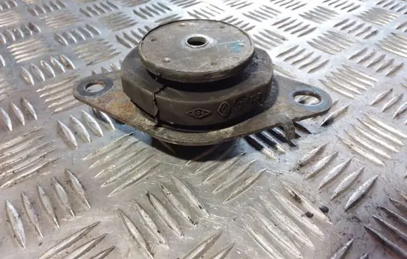 Renault Espace - Grand espace IV Gearbox mount 8200000017